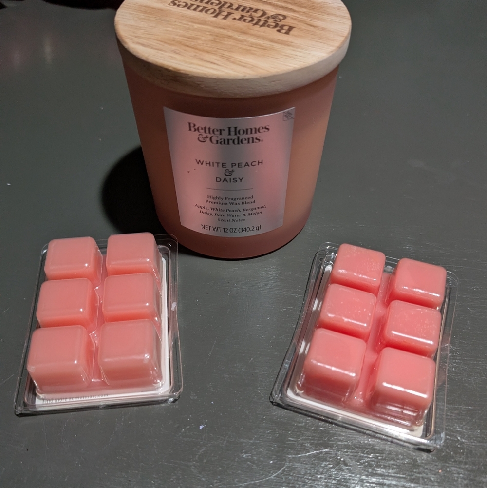 Better Homes And Gardens Pink White Peach & Daisy Candle W/ 2 Sets Of Wax Melts - Picture 2 of 4